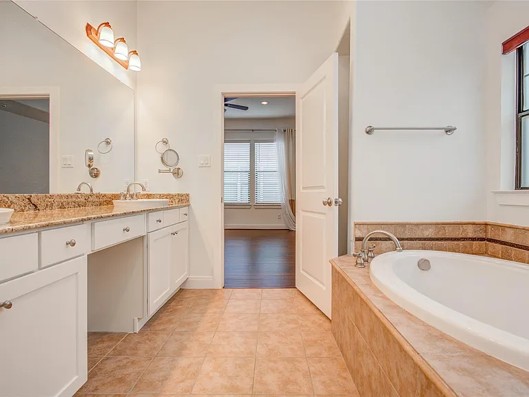 2414 Charleston St #B — Photo 31