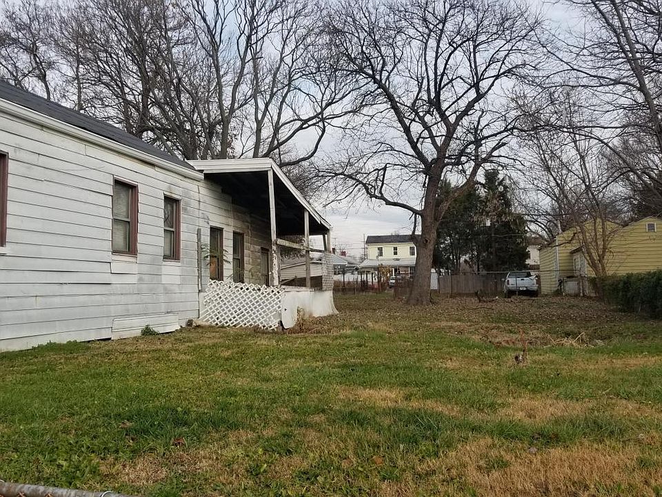 2nd image of 2127 Rowan St