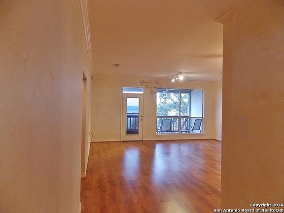 2nd image of 1042 Edinburgh Dr N #1042