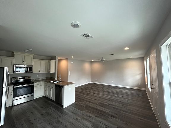 2nd image of 4437 Easthaven Cir
