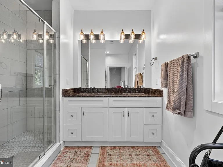 3925 Ashwood Pl — Photo 33