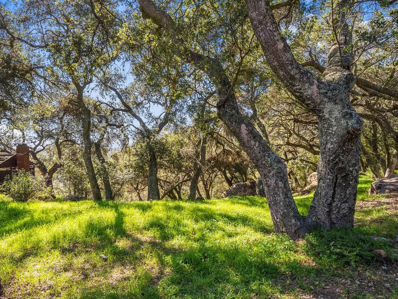 W Camino Cielo, Santa Barbara — Photo 2