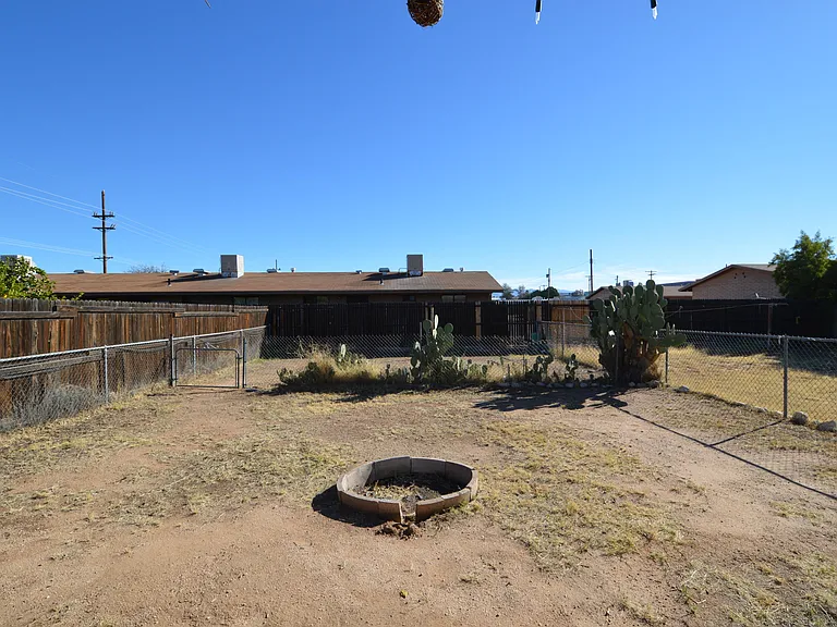 1152 N Santa Rosa Ave — Photo 8