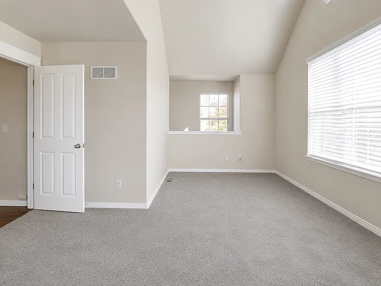 3177 Geneva Ct — Photo 16