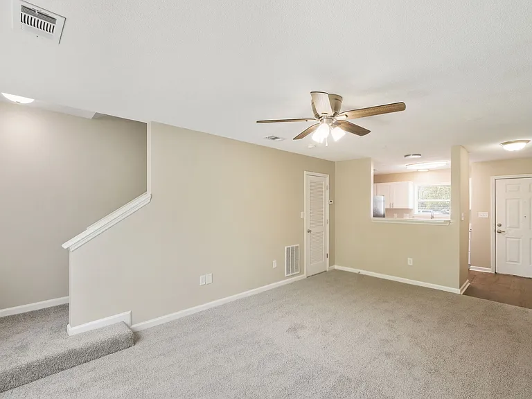 Latitude 30 Apartments — Photo 6