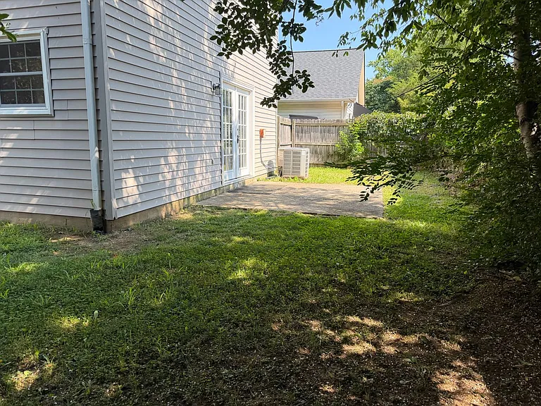 106 Meridian Ct — Photo 36
