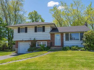 30 Walter Ct, Commack, NY 11725