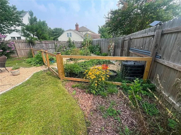 2505 Castle Hill Ct — Photo 24