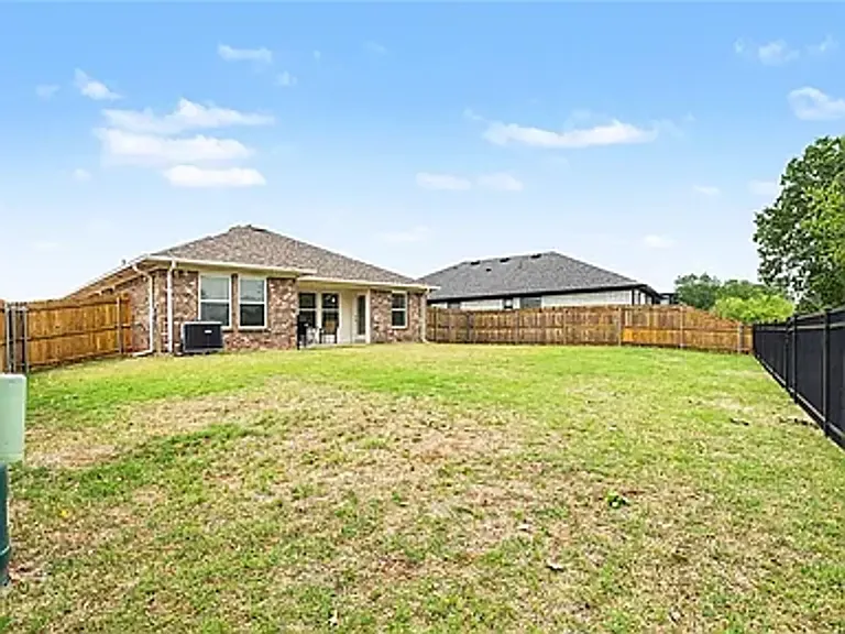 2344 Roca Dr — Photo 24