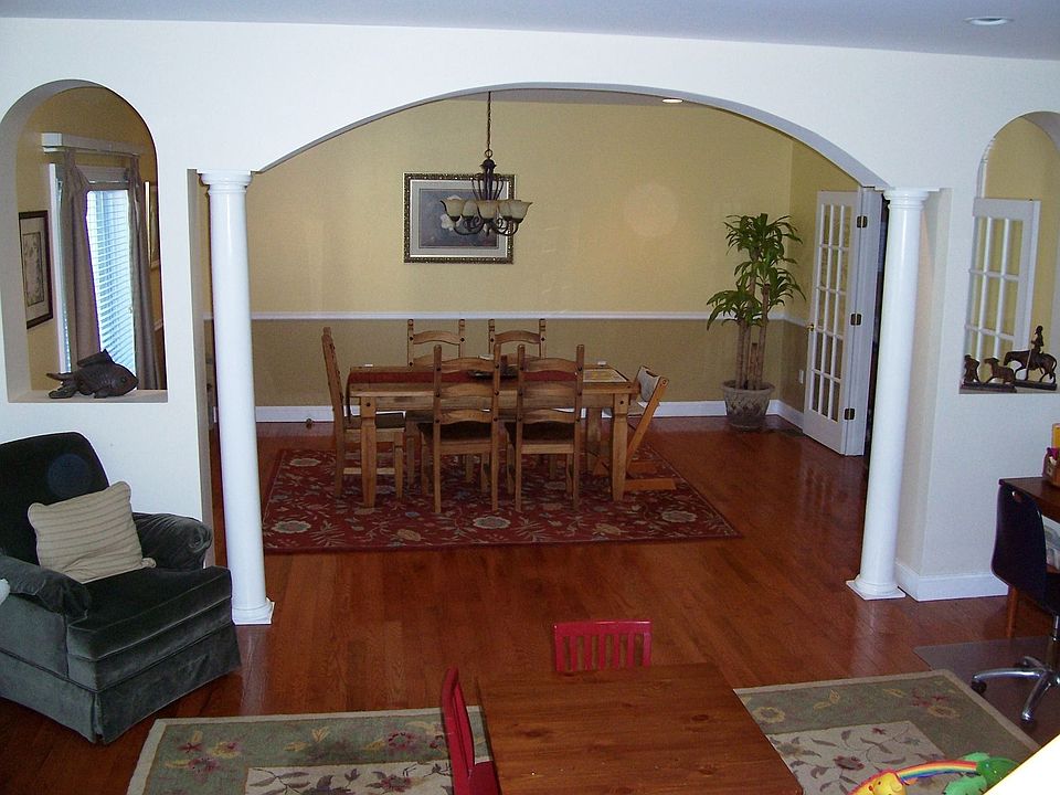 2nd image of 21 Market St