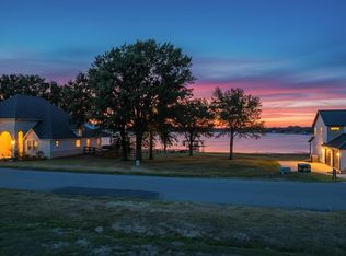 32 Shoreline Dr, Kemp, TX 75143