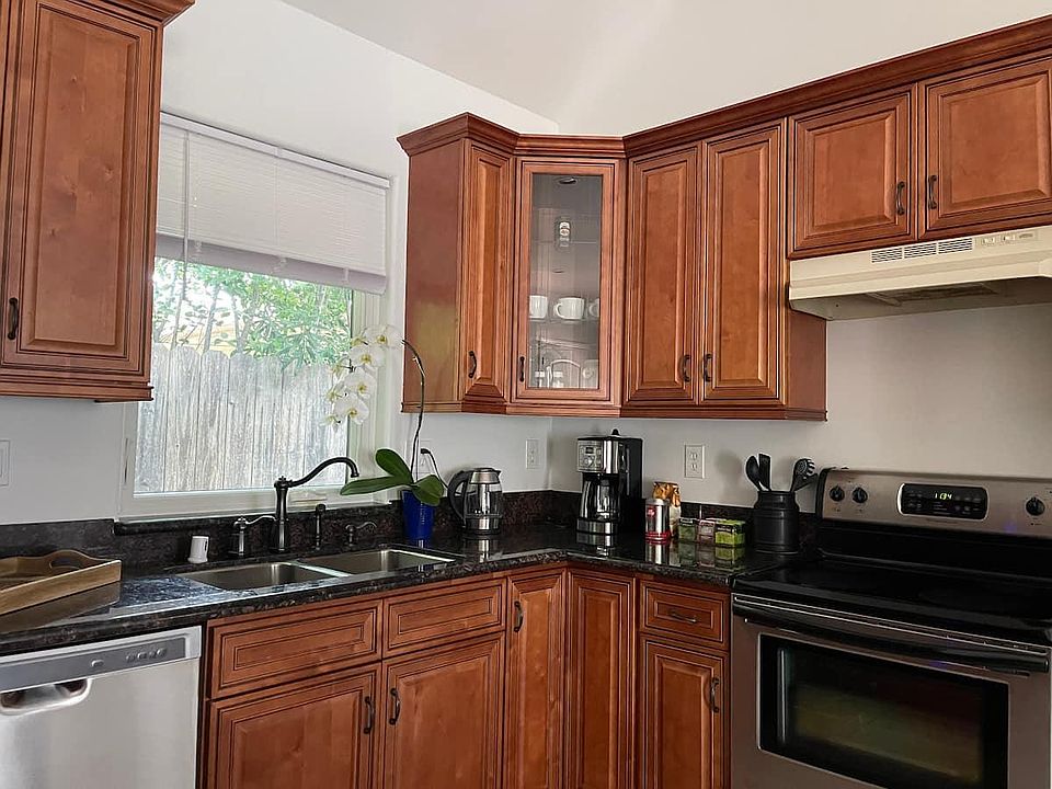 1st image of 2752 Walnut Ave