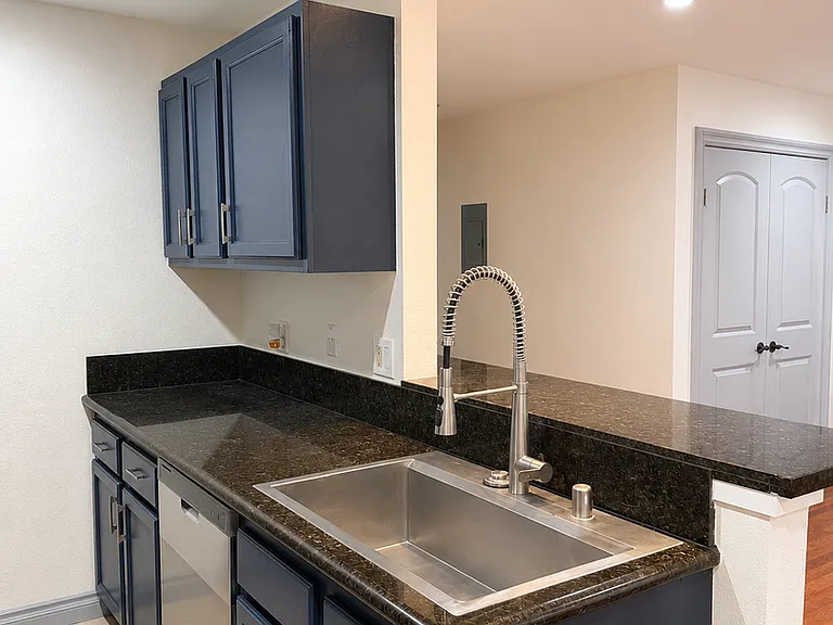 NoHo Liv Apartments — Photo 22