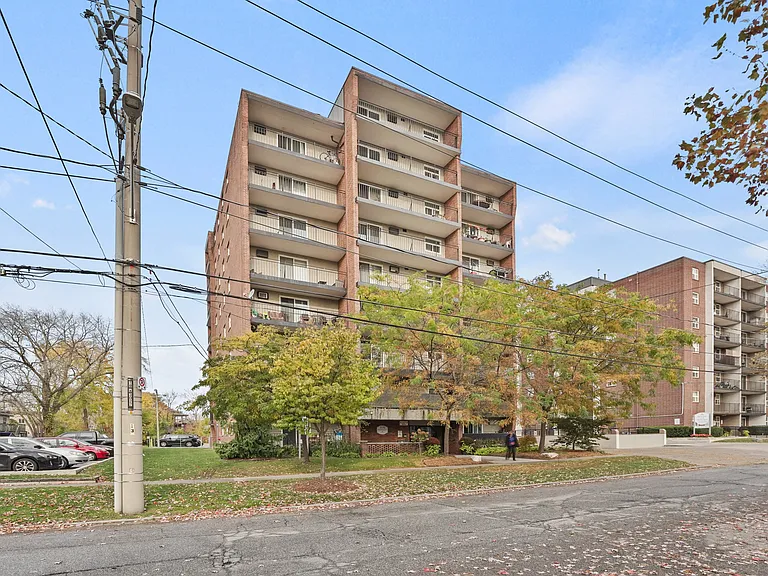 3170 Donnelly St — Photo 2