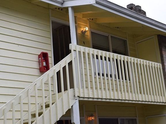 2nd image of 1101 S Woodlawn St APT 4