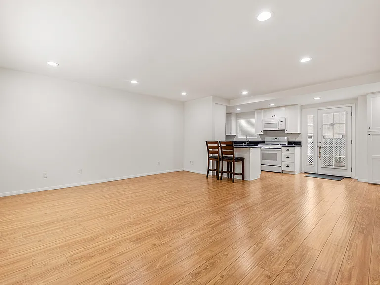 835 W 25th St #3 — Photo 21