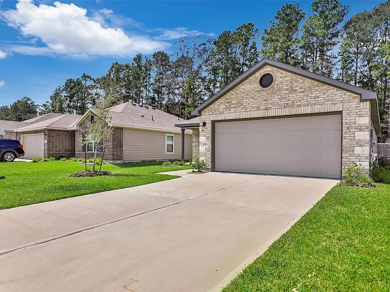 10031 Spring Creek Rd — Photo 2