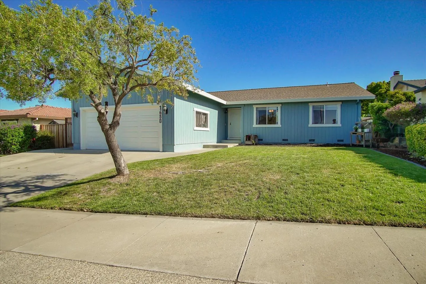1650 Sunset Dr photo 1