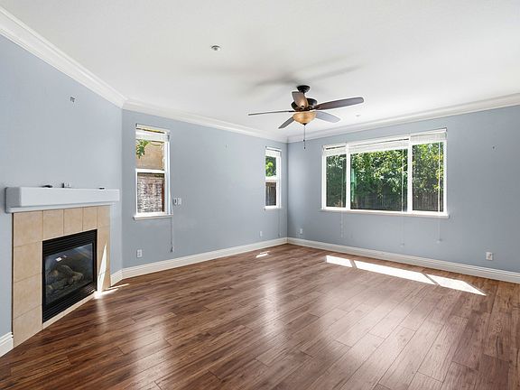4th image of 871 Larkspur Ln