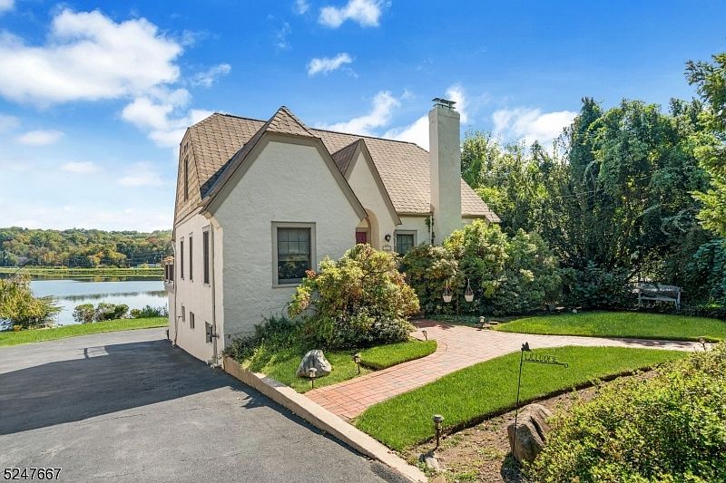 1st image of 14 Lake Dr West