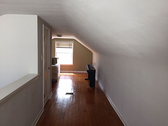 5th image of 3078 Regent St