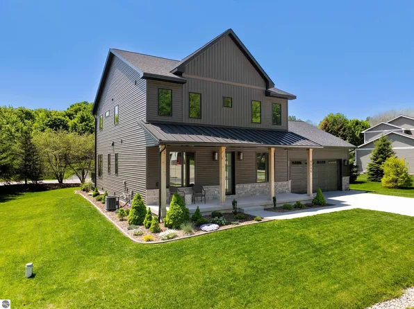 9336 E Summerfield Dr, Traverse City, MI 49684
