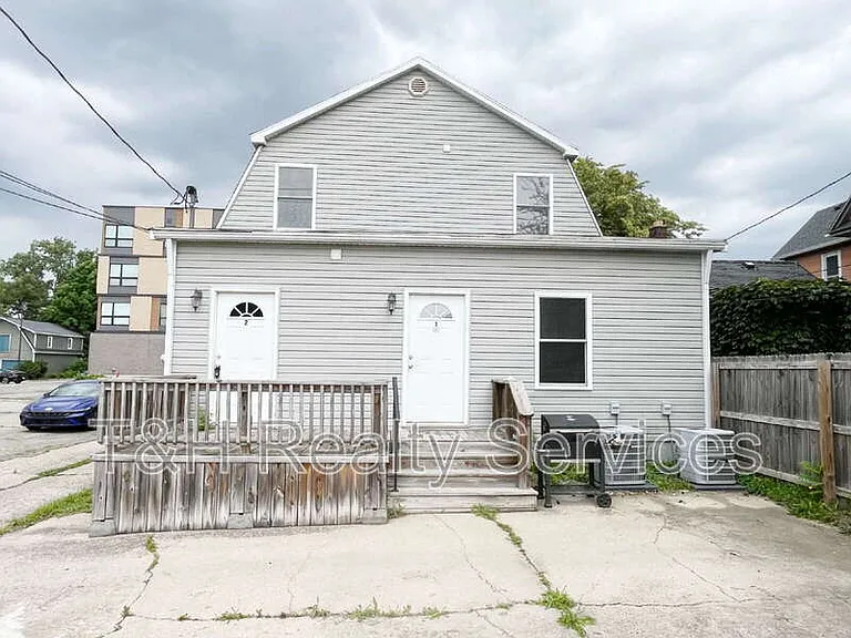 409 W Washington St — Photo 14