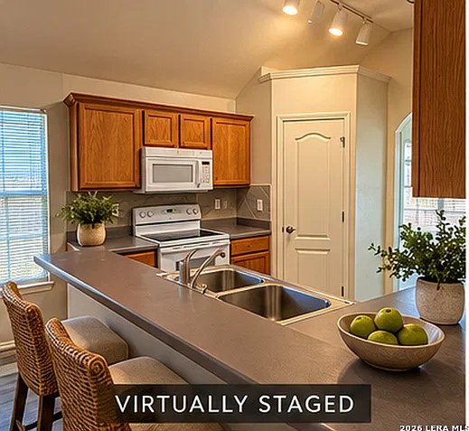 3 bed, 2.0 bath, 1433 sqft, $2,000 — Photo 3