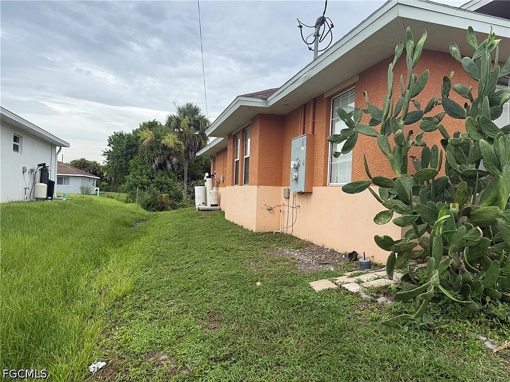 3 bed, 2.0 bath, 1200 sqft, $1,700 — Photo 3