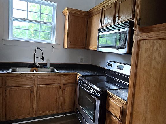 5th image of 538 E 31st St