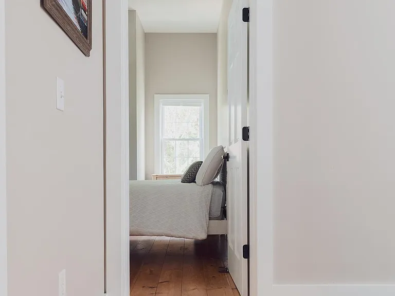 913 Sawyer St — Photo 15