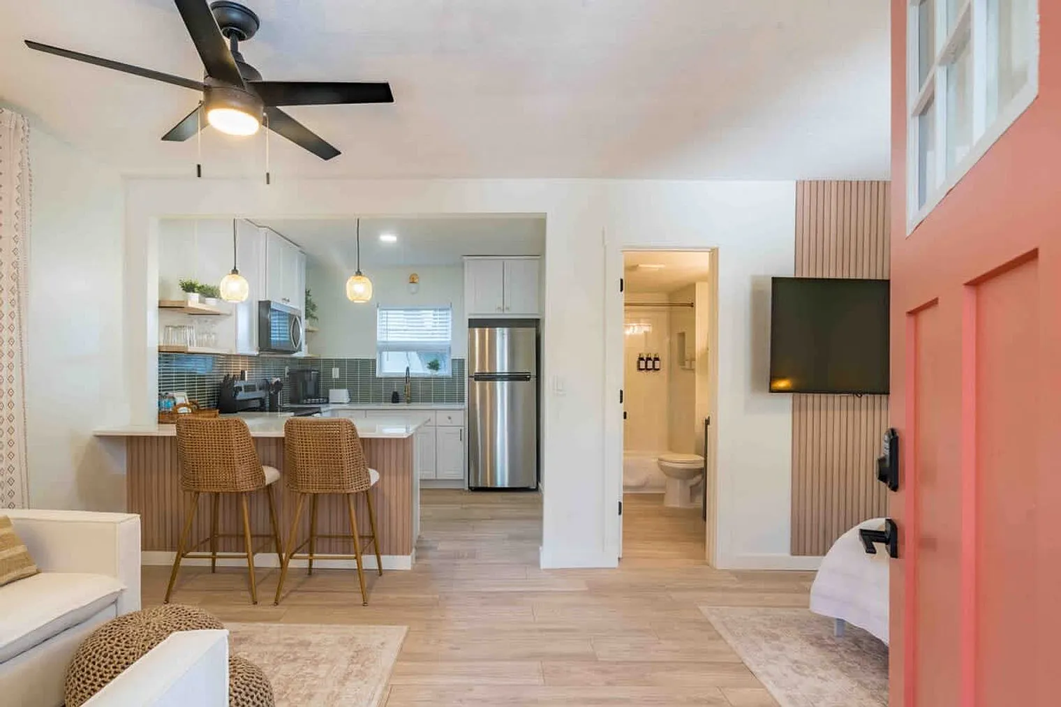 3 bed, 3.0 bath, 1474 sqft, $5,410 — Photo 3