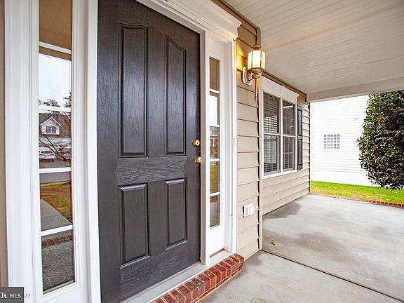 3rd image of 4125 Derbyshire Ln