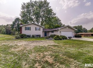 19 Hollyhock, Riverton, IL 62561