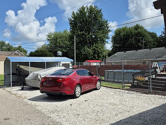 4th image of 650 Oyler St