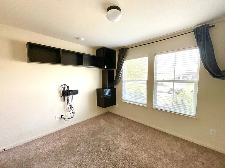 1058 Stone Br — Photo 29