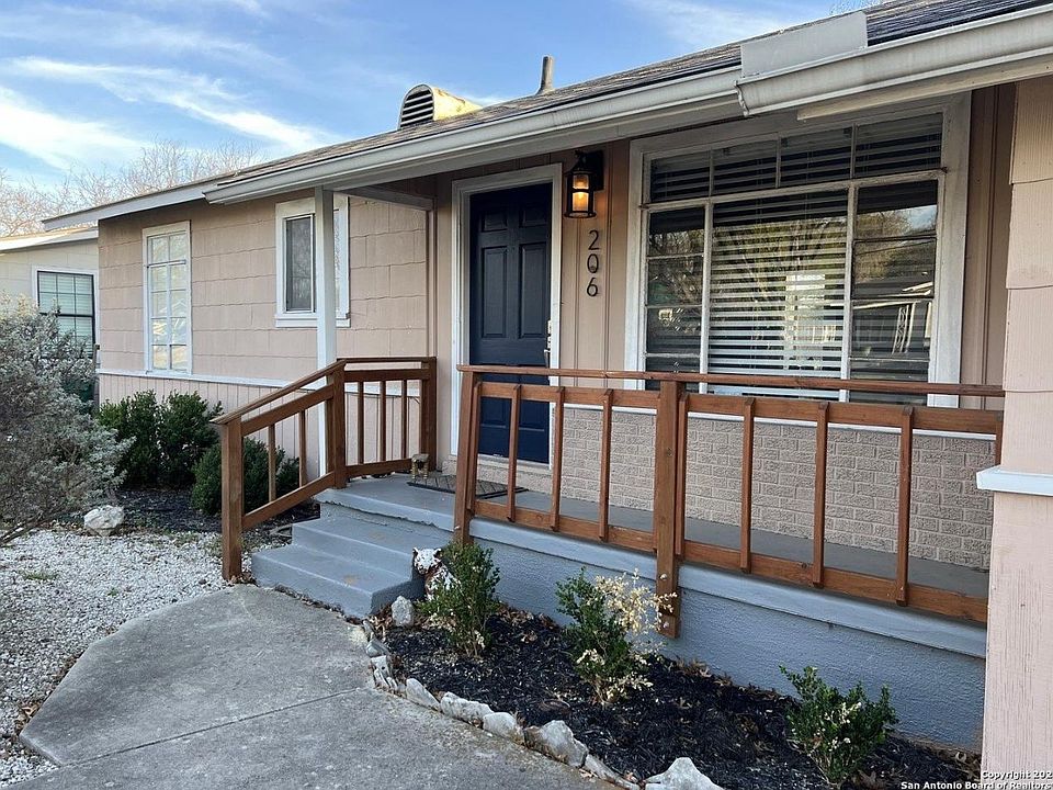 1st image of 206 Colton Dr