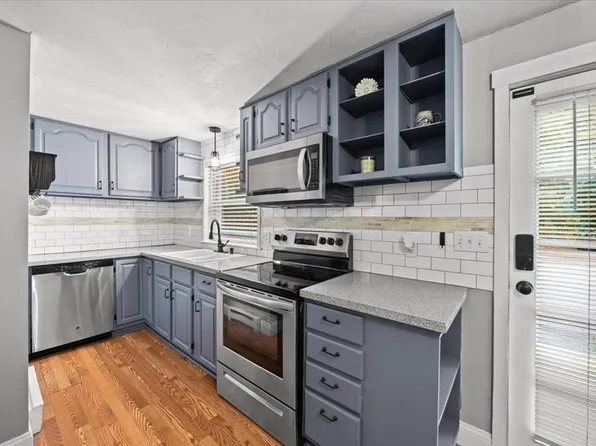 2 E Bryant St APT F, Assonet, MA 02702