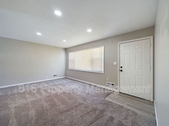 4th image of 10708 Newton Ave
