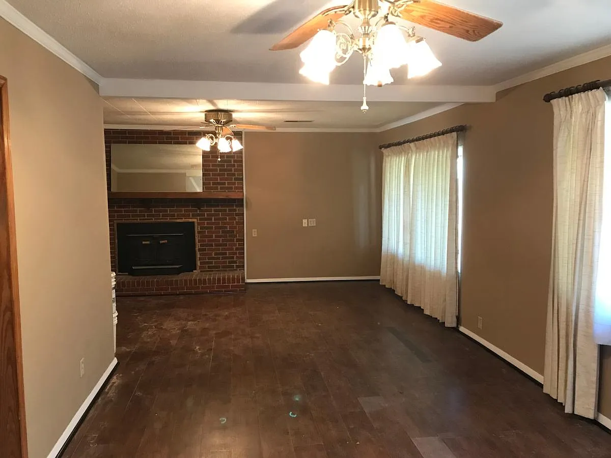 4 bed, 1.5 bath, 1430 sqft, $1,350 — Photo 3