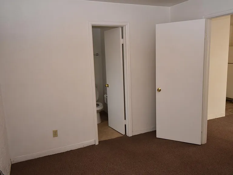 1133 Valley Manor Ct #B — Photo 10