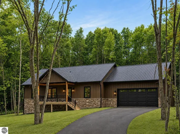 4871 River Woods Rd, Lake City, MI 49651