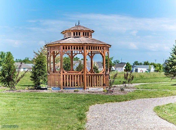 Gazebo & walking path in Patriot Estates