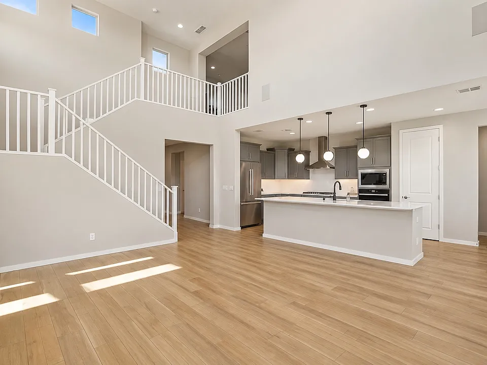 N 61st St