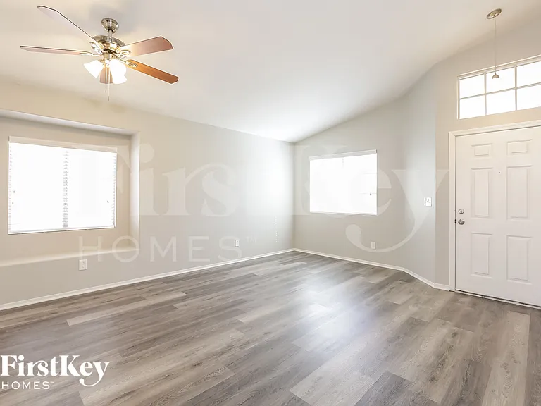 1900 Toscanini Way — Photo 3