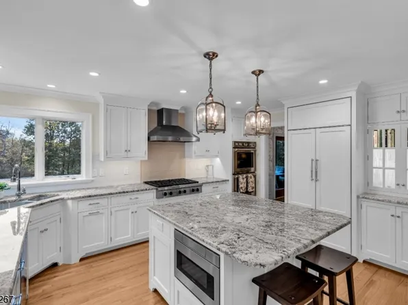 1 Asbury Lane, Tewksbury Twp., NJ 08833