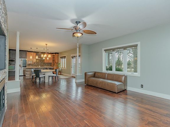 4th image of 25990 Woodside Ct