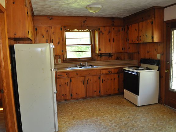3rd image of 165 Continental Drive