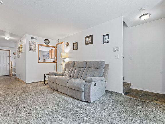 3rd image of 693 32nd St Unit 6