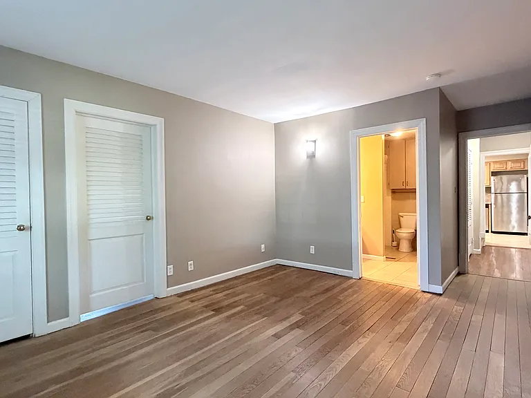 555 S Ruston Ave — Photo 11